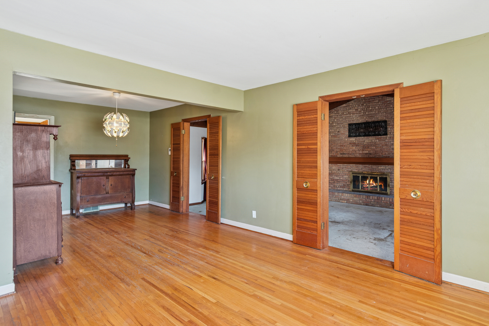 210 S Gladstone Avenue, Aurora, IL 60506