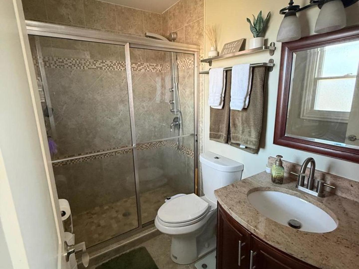 15 Wildwood Road, Elk Grove Village, IL 60007