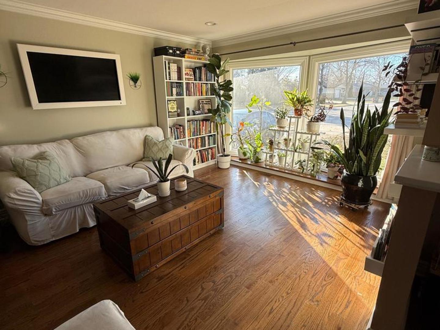 15 Wildwood Road, Elk Grove Village, IL 60007