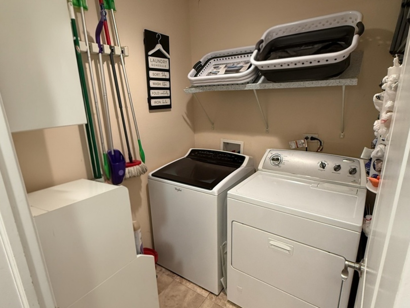 15 Wildwood Road, Elk Grove Village, IL 60007