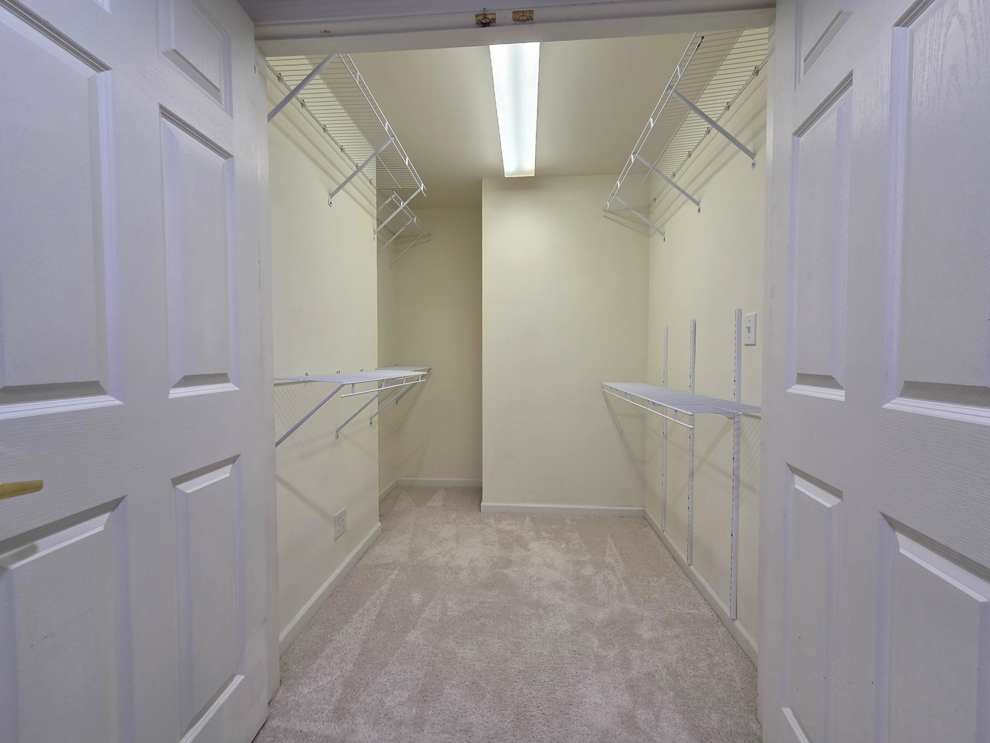 1025 Rosewood Drive #B, Carpentersville, IL 60110