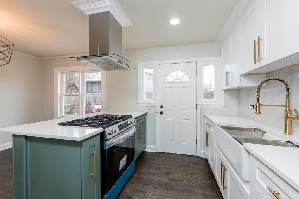 308 W Greenwood Avenue, Waukegan, IL 60087