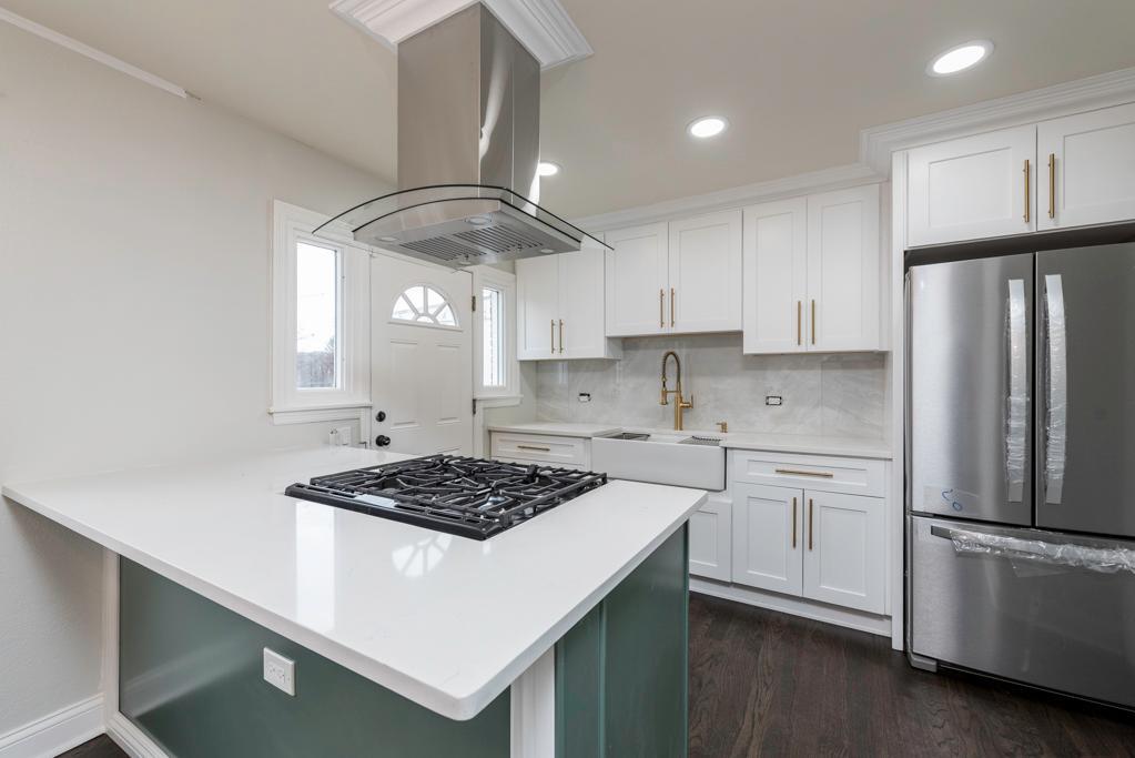 308 W Greenwood Avenue, Waukegan, IL 60087