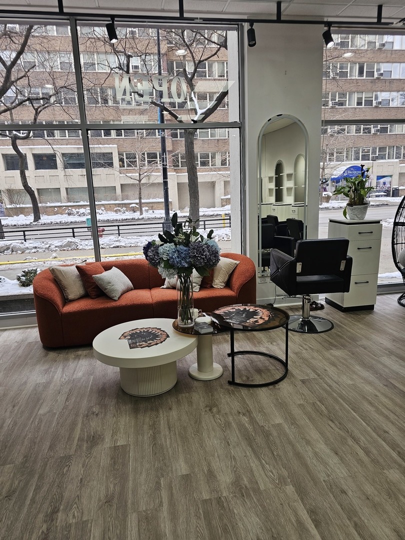 3110 N Sheridan Road, Chicago, IL 60657