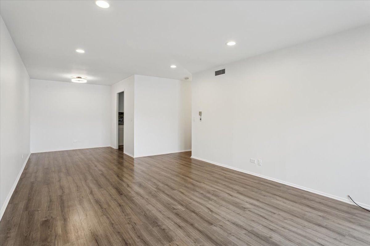 720 Wellington Avenue #113, Elk Grove Village, IL 60007