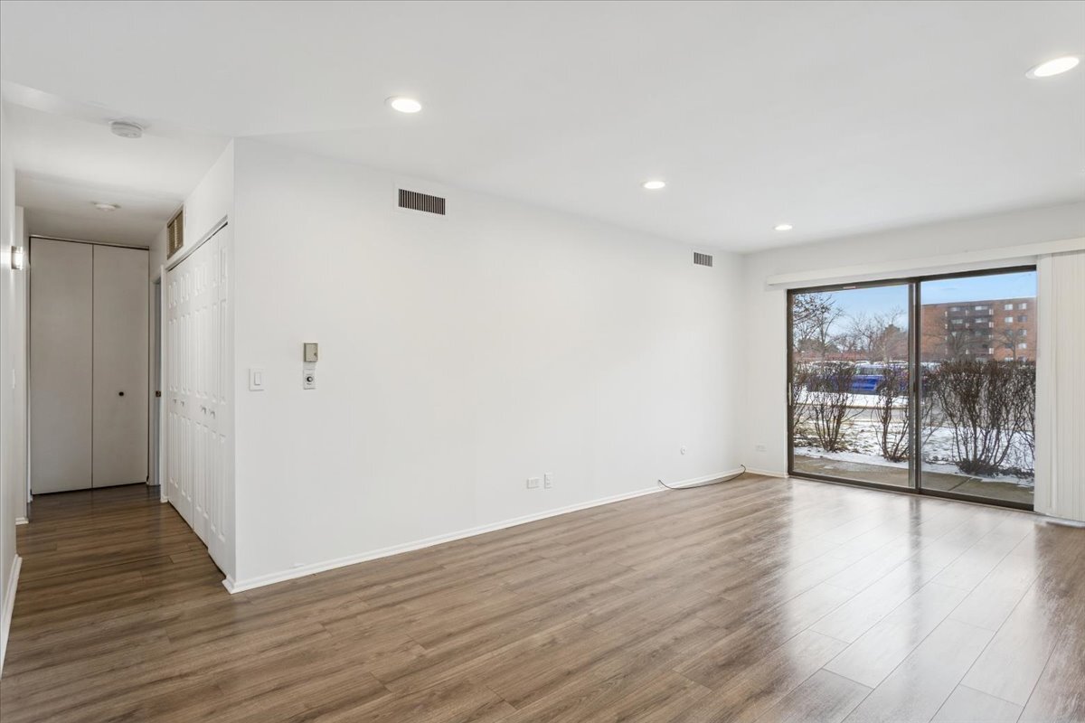 720 Wellington Avenue #113, Elk Grove Village, IL 60007