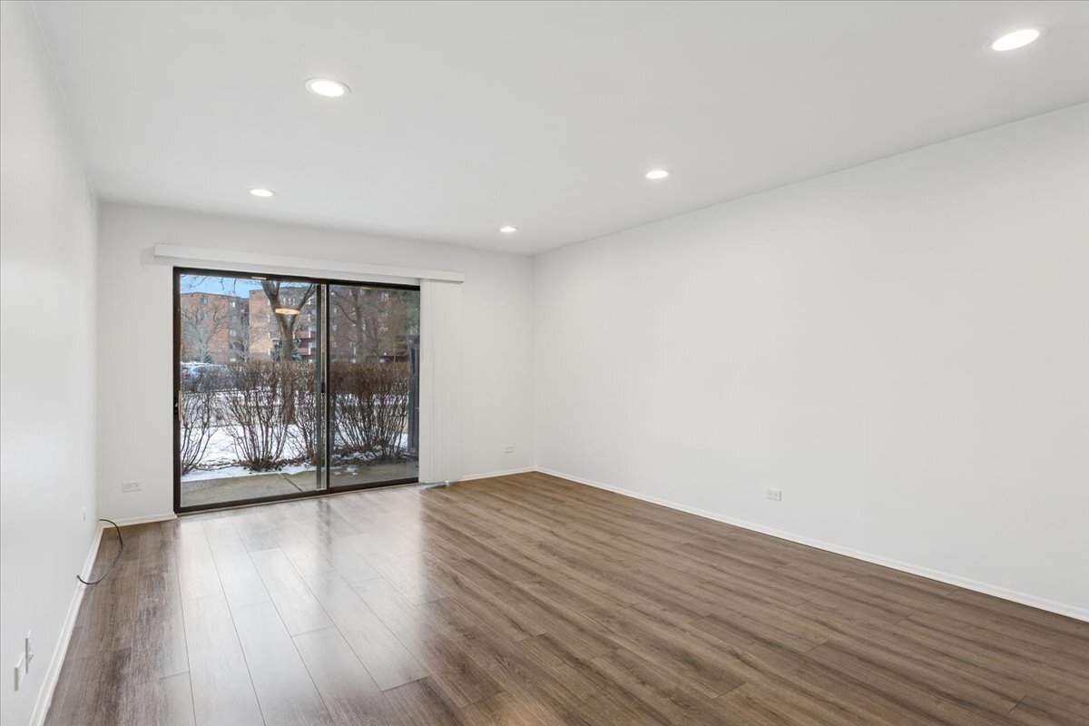 720 Wellington Avenue #113, Elk Grove Village, IL 60007