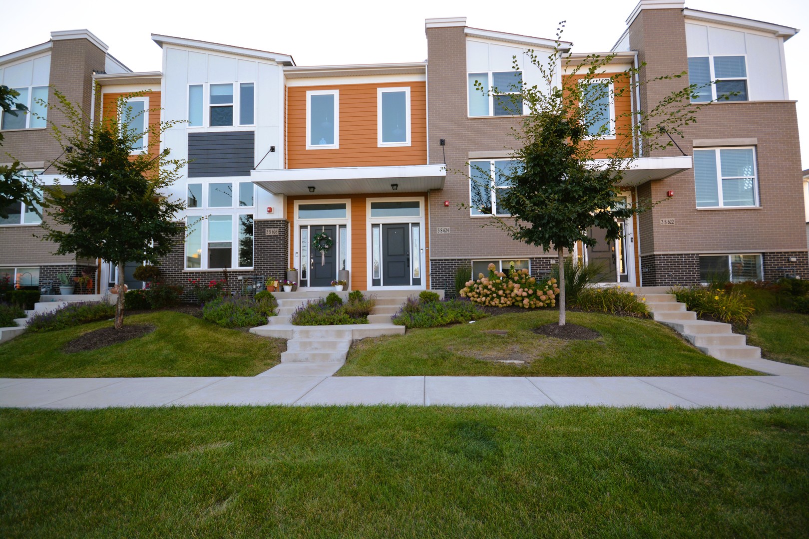 3S624 Everton Drive, Warrenville, IL 60555