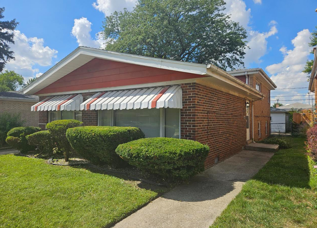 12946 S Carpenter Street, Calumet Park, IL 60827