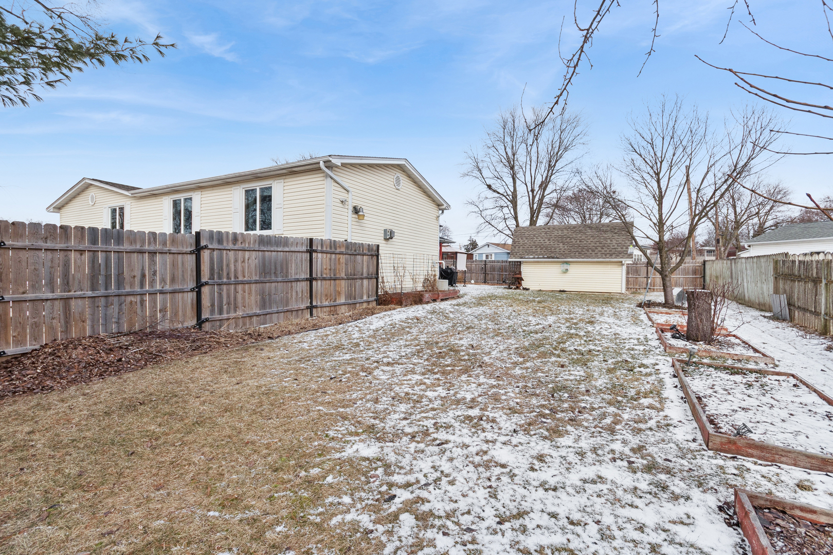 341 Woodlyn Drive, Aurora, IL 60505