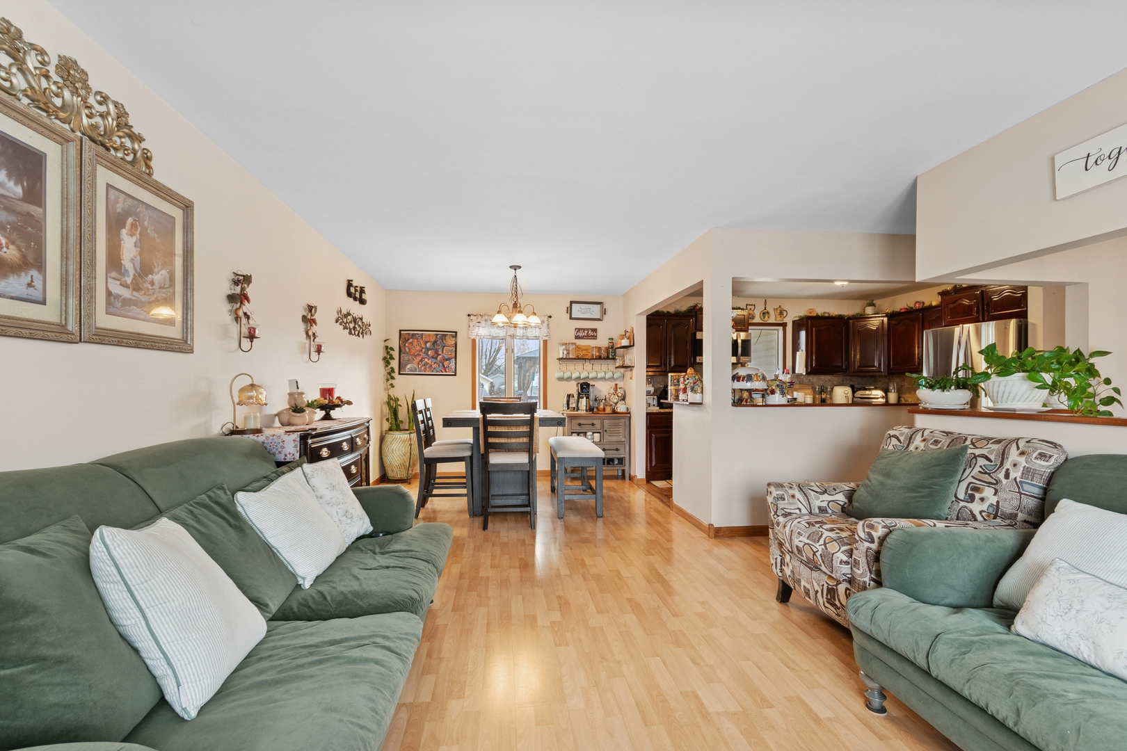 341 Woodlyn Drive, Aurora, IL 60505