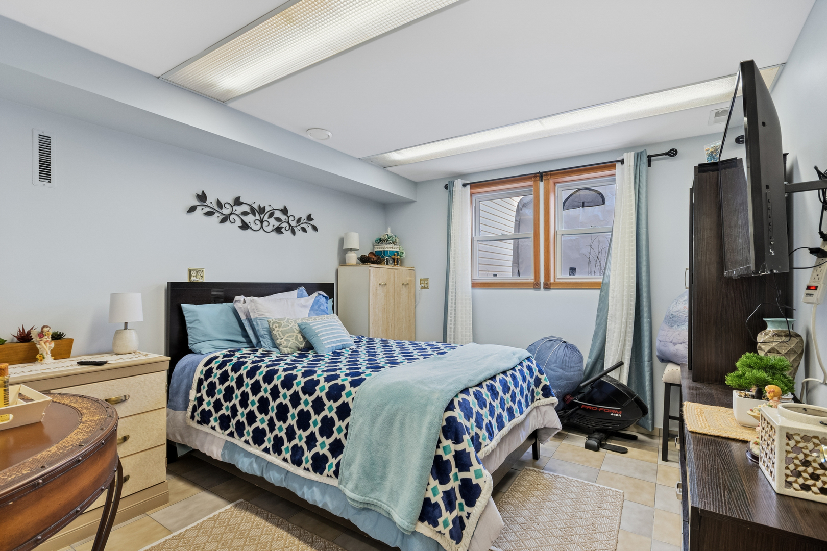 341 Woodlyn Drive, Aurora, IL 60505