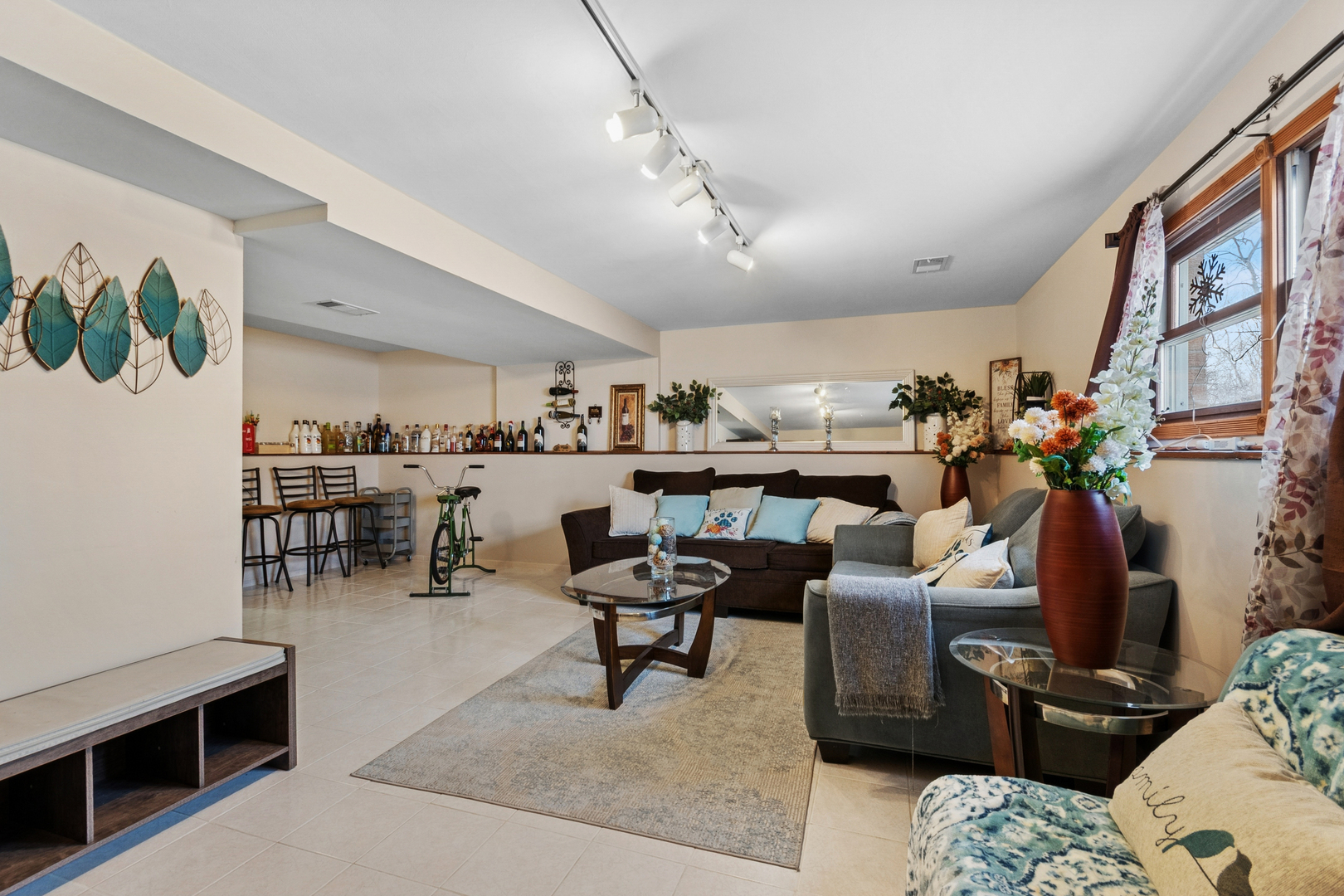 341 Woodlyn Drive, Aurora, IL 60505