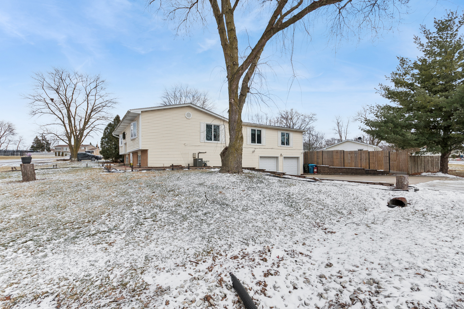 341 Woodlyn Drive, Aurora, IL 60505