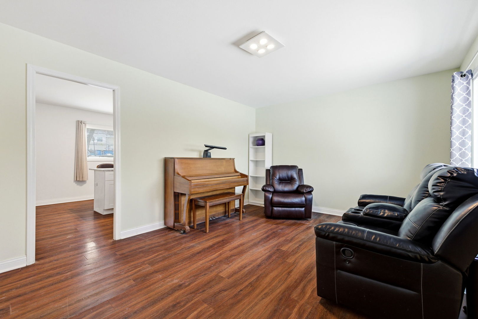 733 Oriole Drive, Streamwood, IL 60107