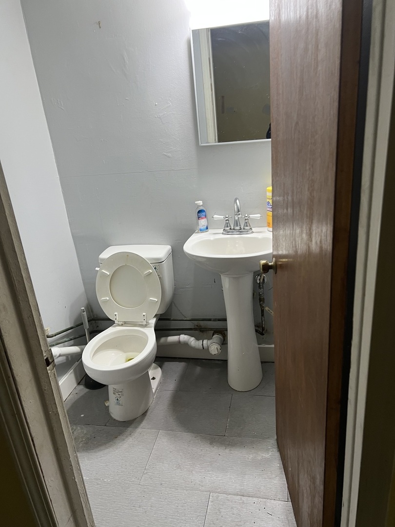 8228 S ASHLAND Avenue, Chicago, IL 60620