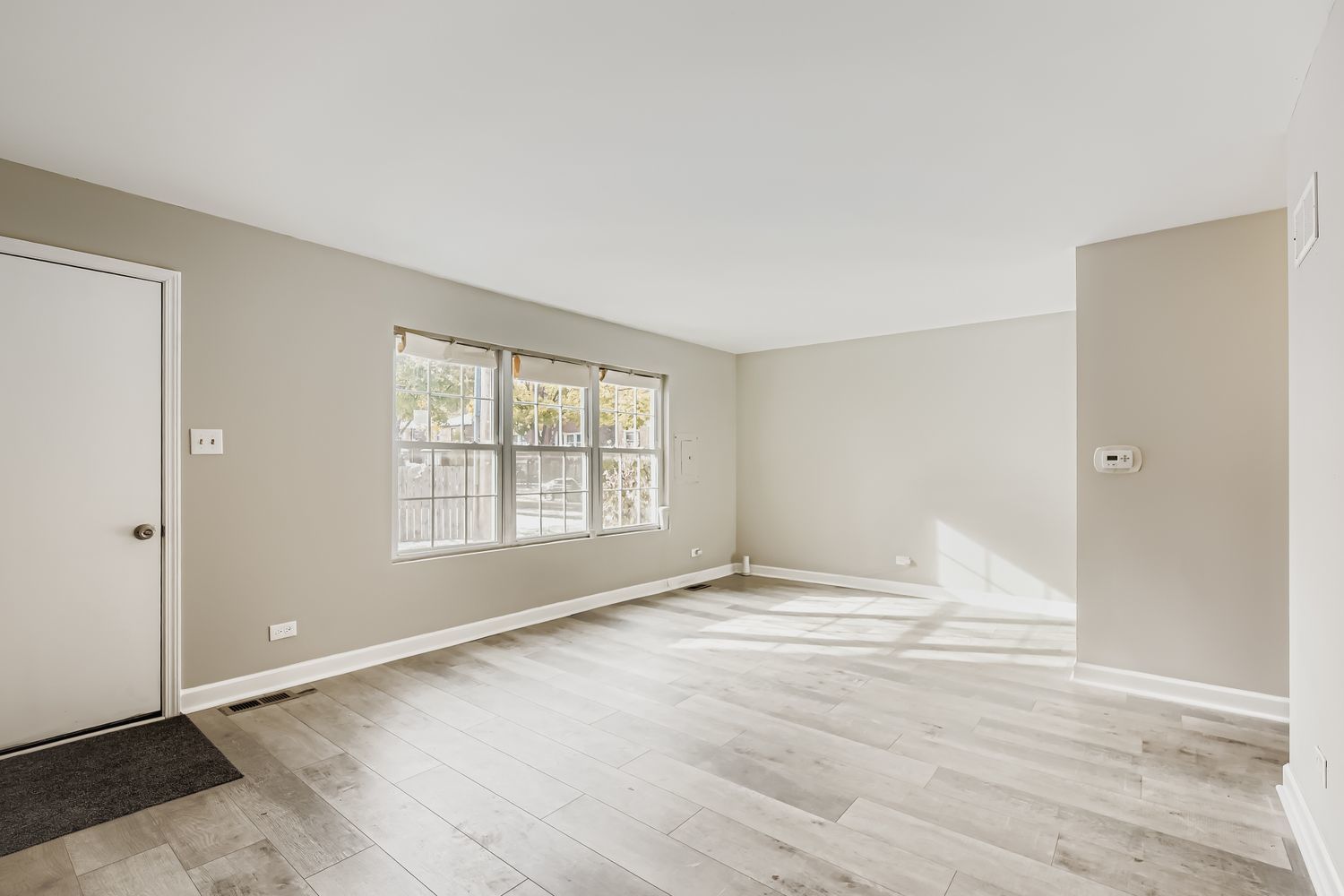 8001 S Essex Avenue, Chicago, IL 60617