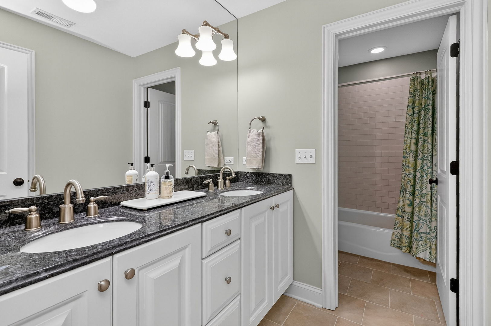 215 7th Street, Downers Grove, IL 60515