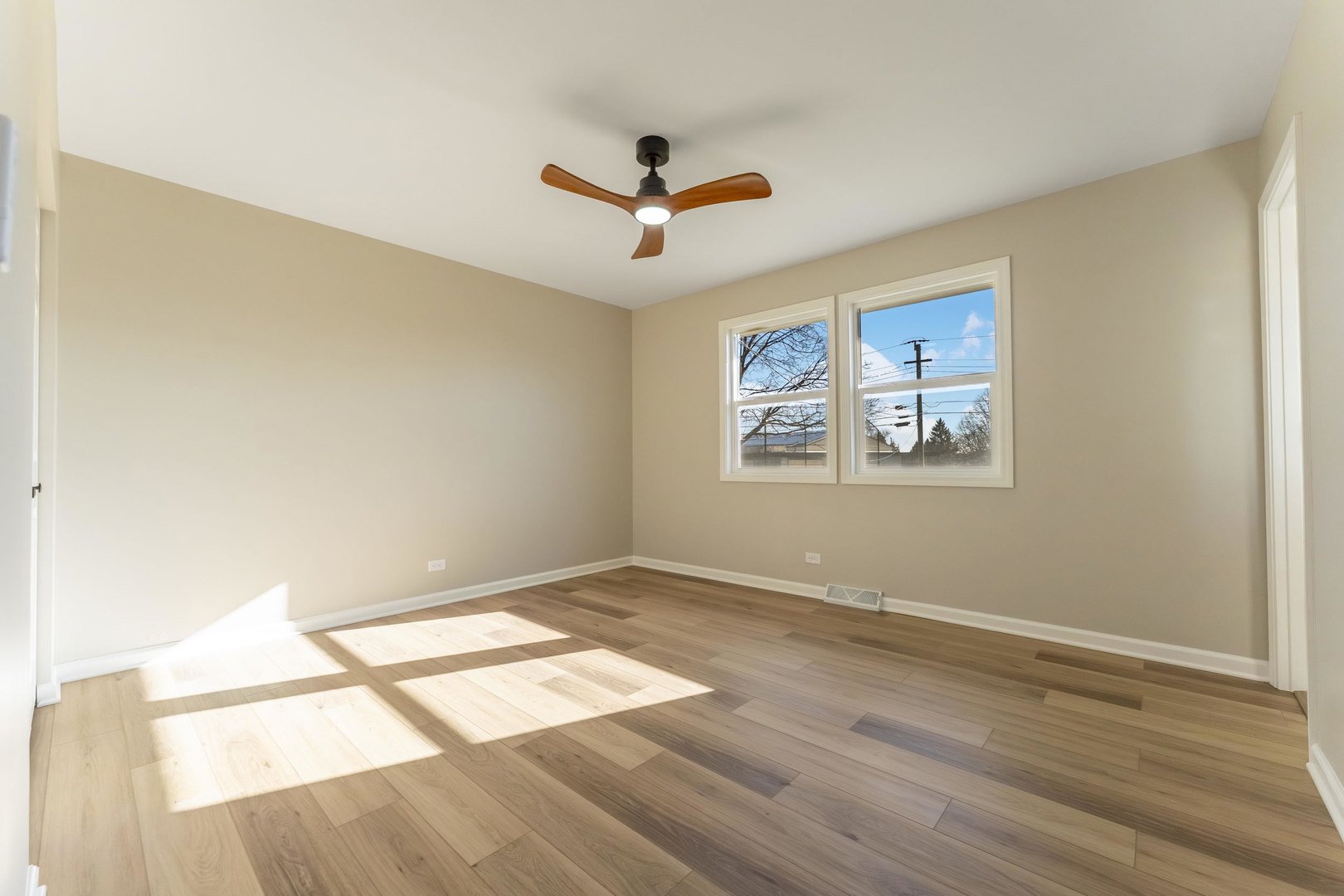 27W073 Jewell Road, Winfield, IL 60190