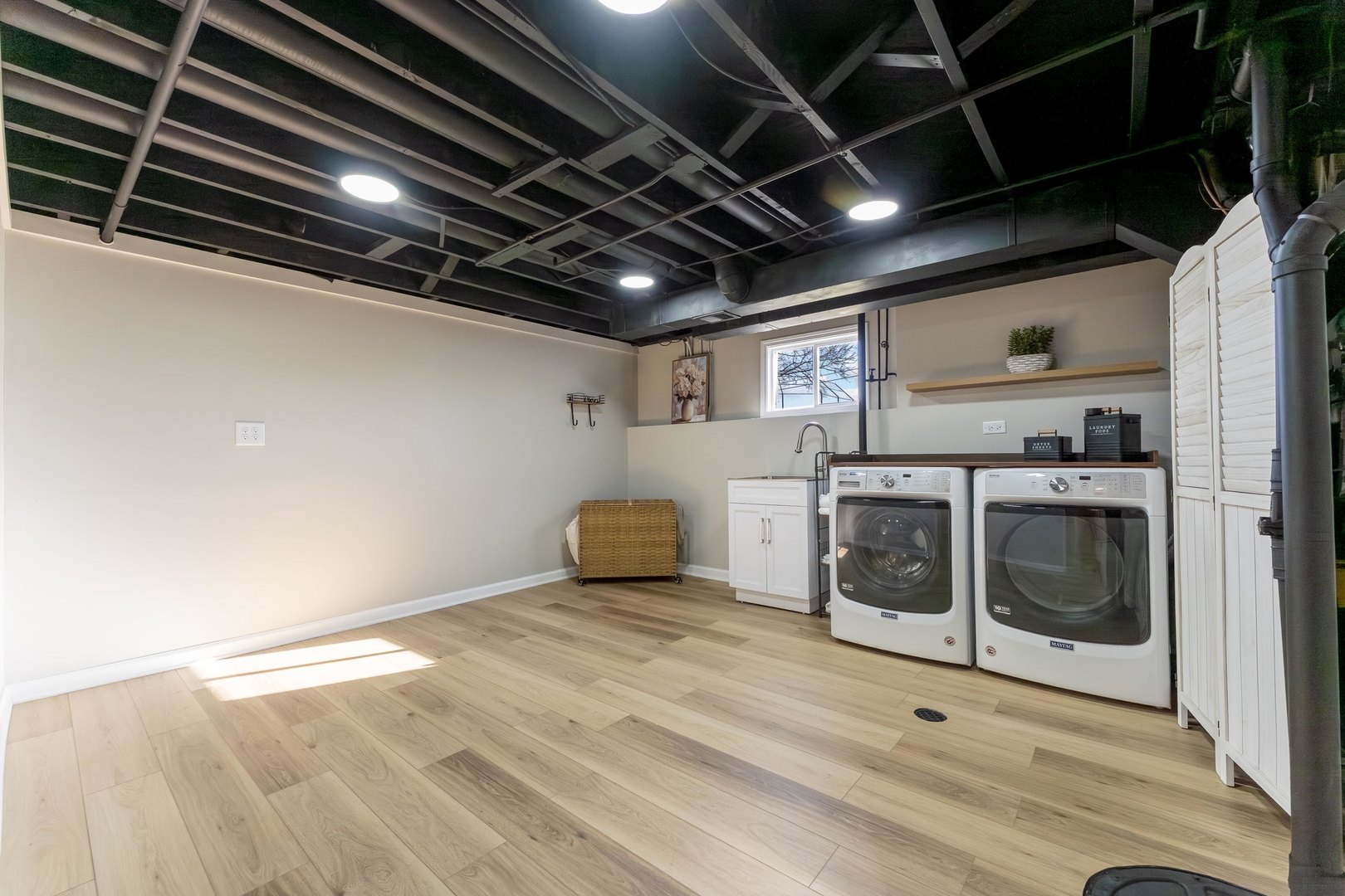 27W073 Jewell Road, Winfield, IL 60190