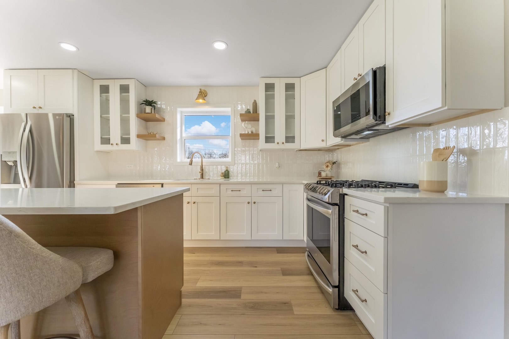 27W073 Jewell Road, Winfield, IL 60190