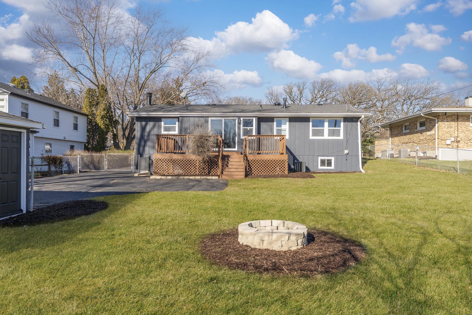 27W073 Jewell Road, Winfield, IL 60190