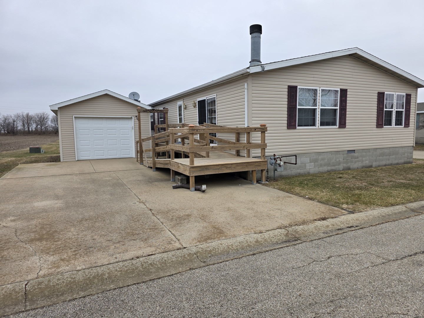 106 Champion Drive, Chenoa, IL 61726