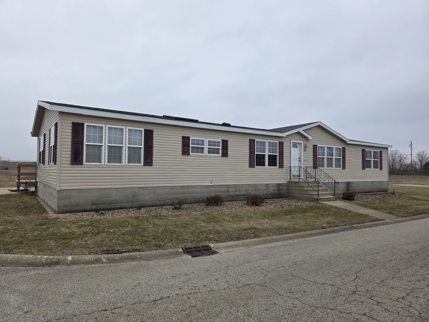 106 Champion Drive, Chenoa, IL 61726