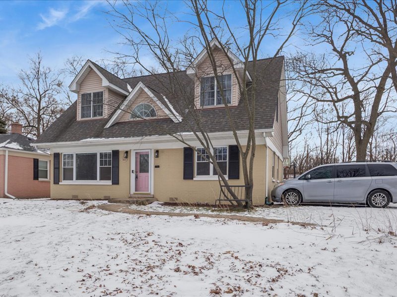 701 Willis Street, Glen Ellyn, IL 60137