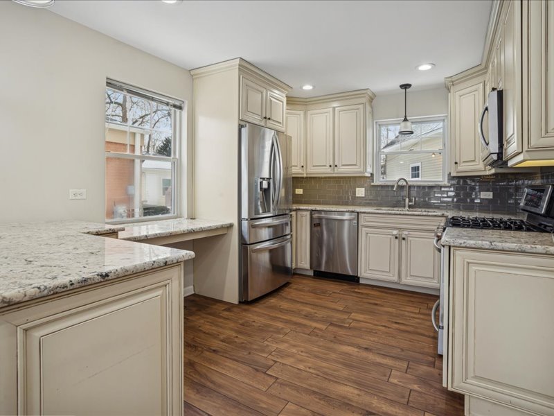 701 Willis Street, Glen Ellyn, IL 60137