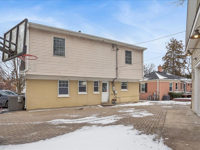 701 Willis Street, Glen Ellyn, IL 60137