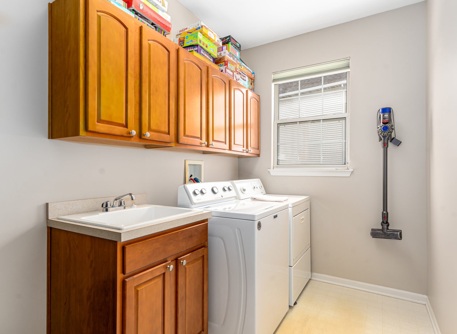 719 Eagle Brook Lane, Naperville, IL 60565