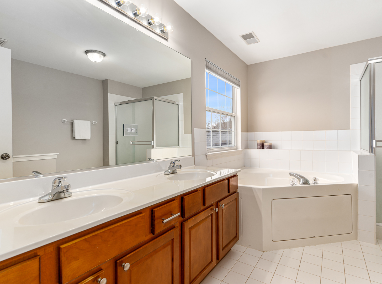 719 Eagle Brook Lane, Naperville, IL 60565