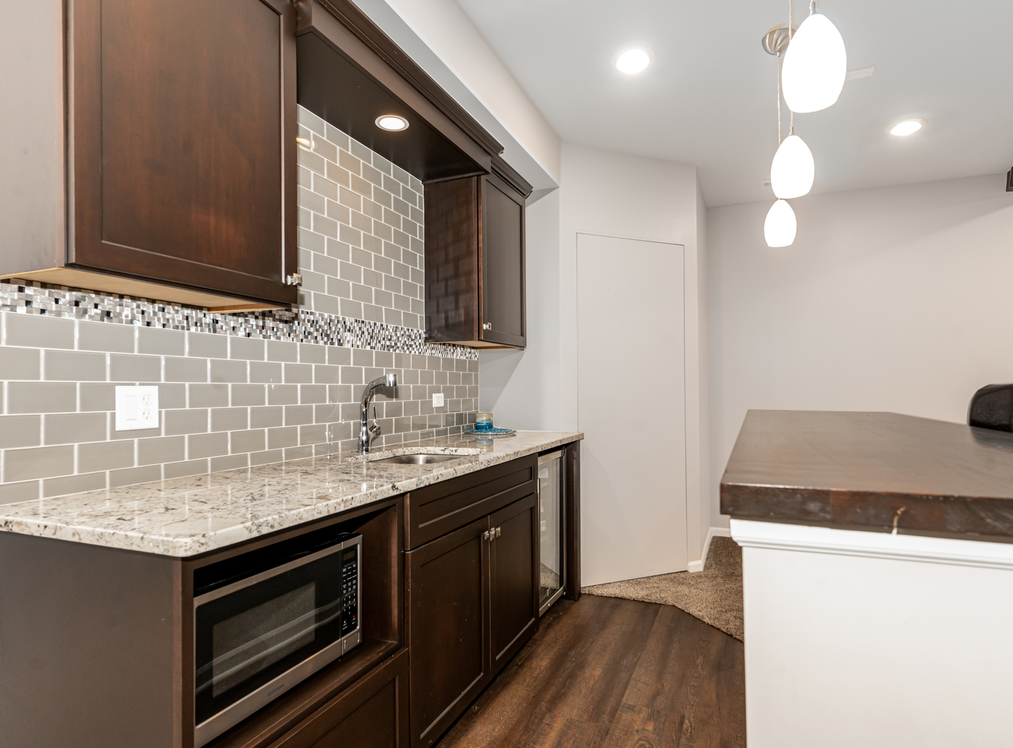 719 Eagle Brook Lane, Naperville, IL 60565