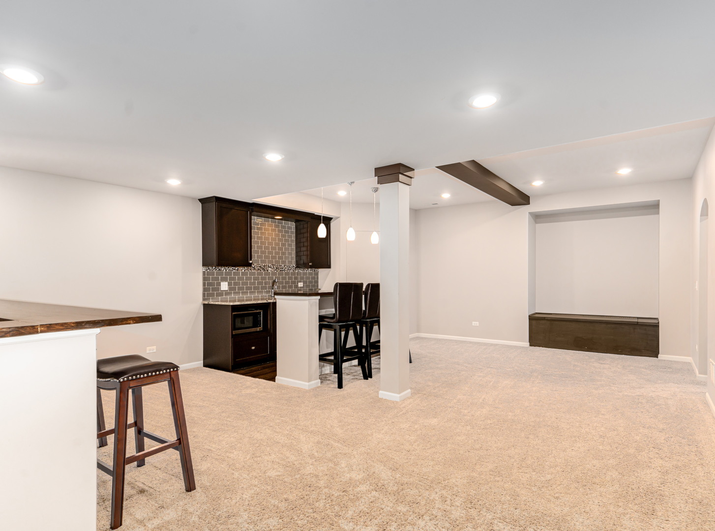 719 Eagle Brook Lane, Naperville, IL 60565