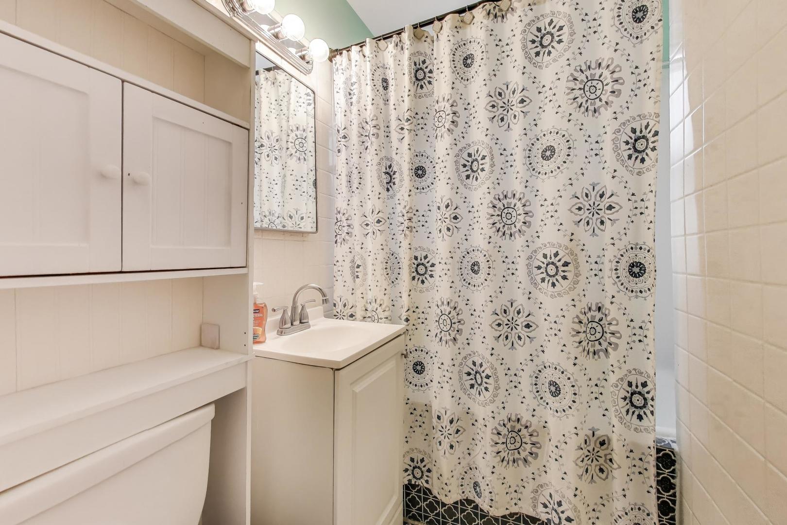 3634 W Dickens Avenue, Chicago, IL 60647