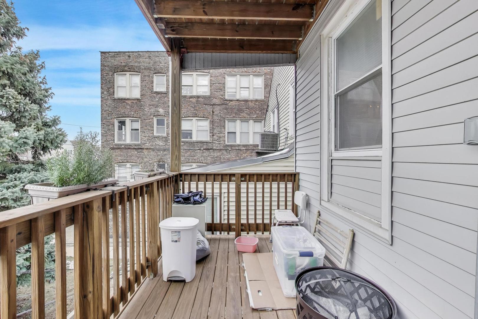 3634 W Dickens Avenue, Chicago, IL 60647