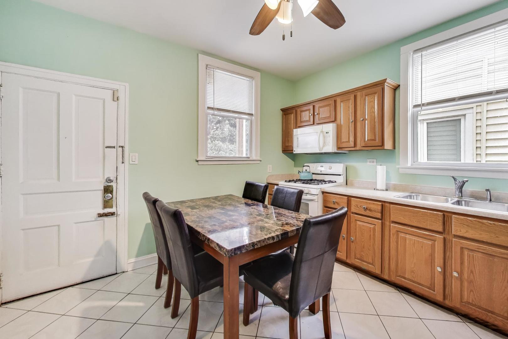 3634 W Dickens Avenue, Chicago, IL 60647