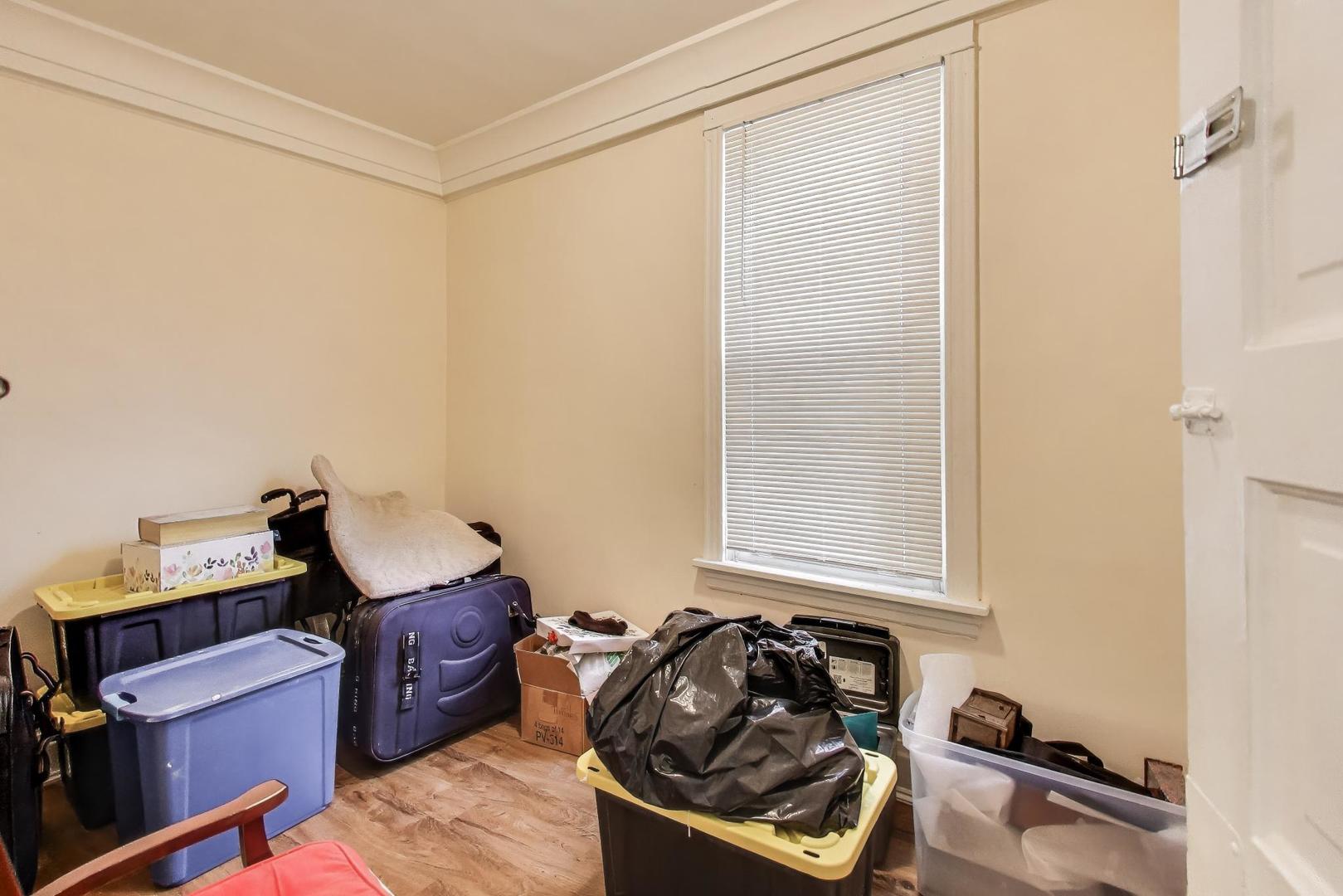 3634 W Dickens Avenue, Chicago, IL 60647