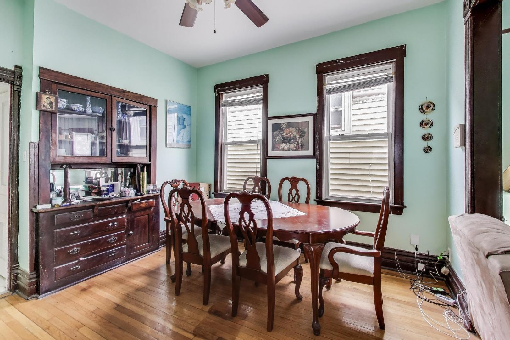 3634 W Dickens Avenue, Chicago, IL 60647