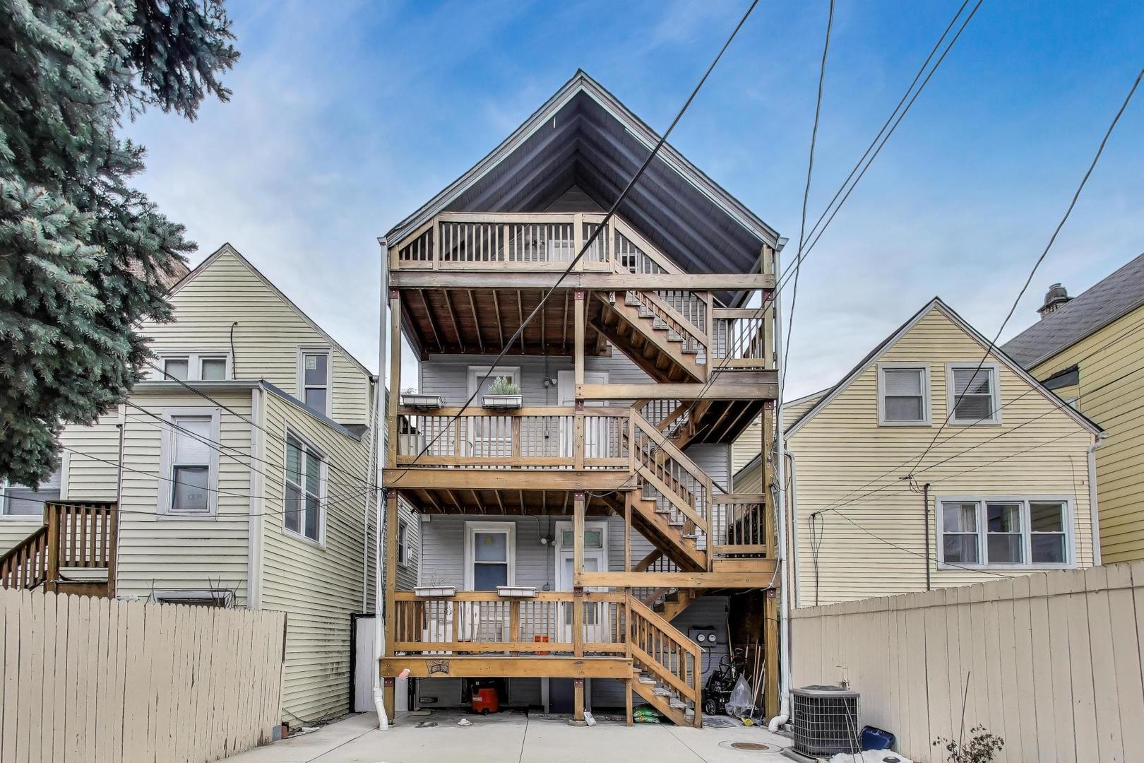 3634 W Dickens Avenue, Chicago, IL 60647