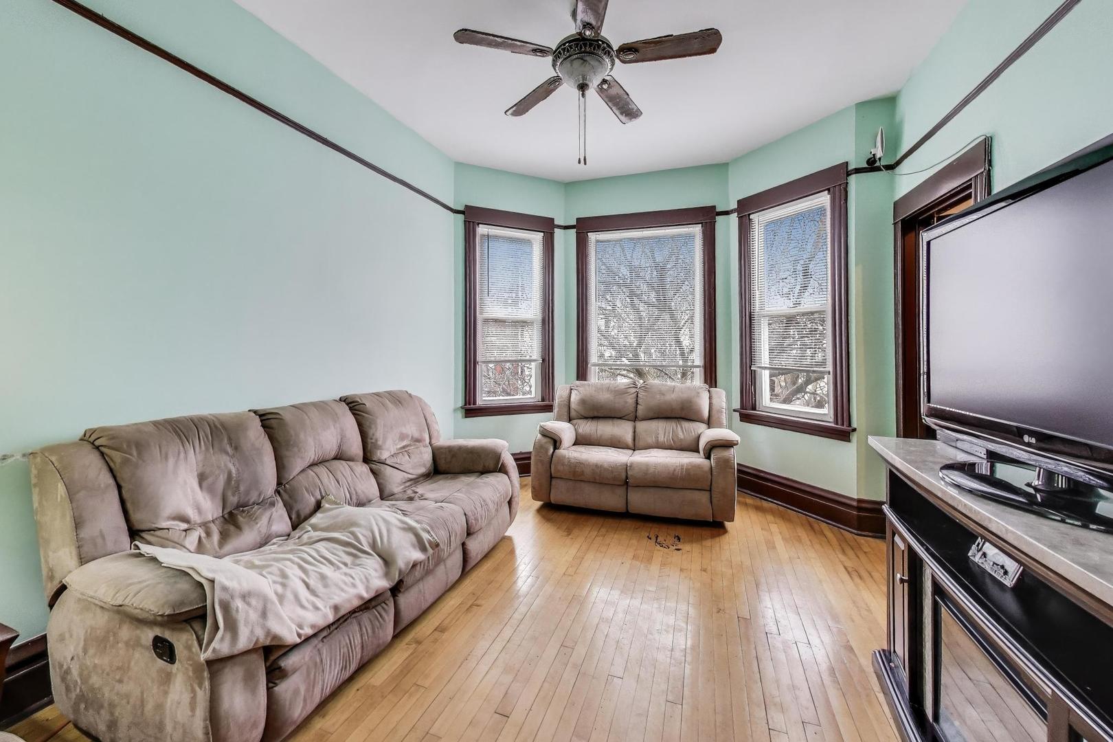 3634 W Dickens Avenue, Chicago, IL 60647