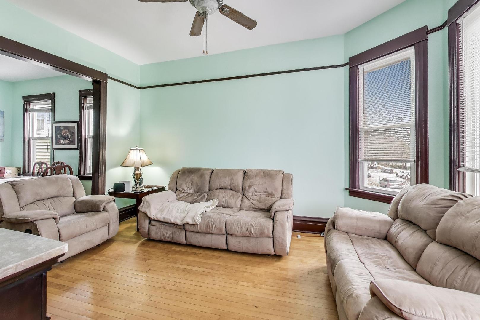 3634 W Dickens Avenue, Chicago, IL 60647