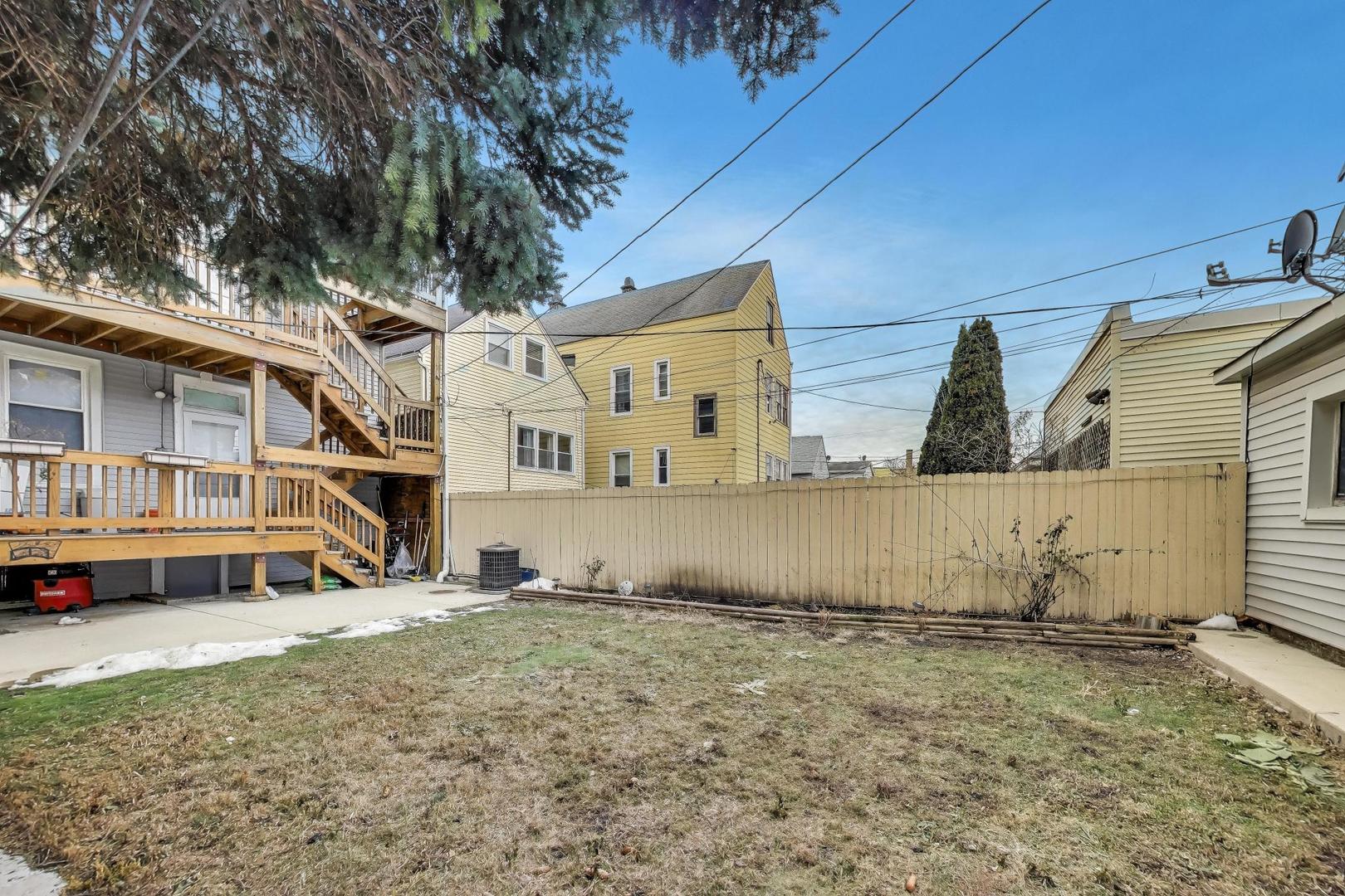 3634 W Dickens Avenue, Chicago, IL 60647