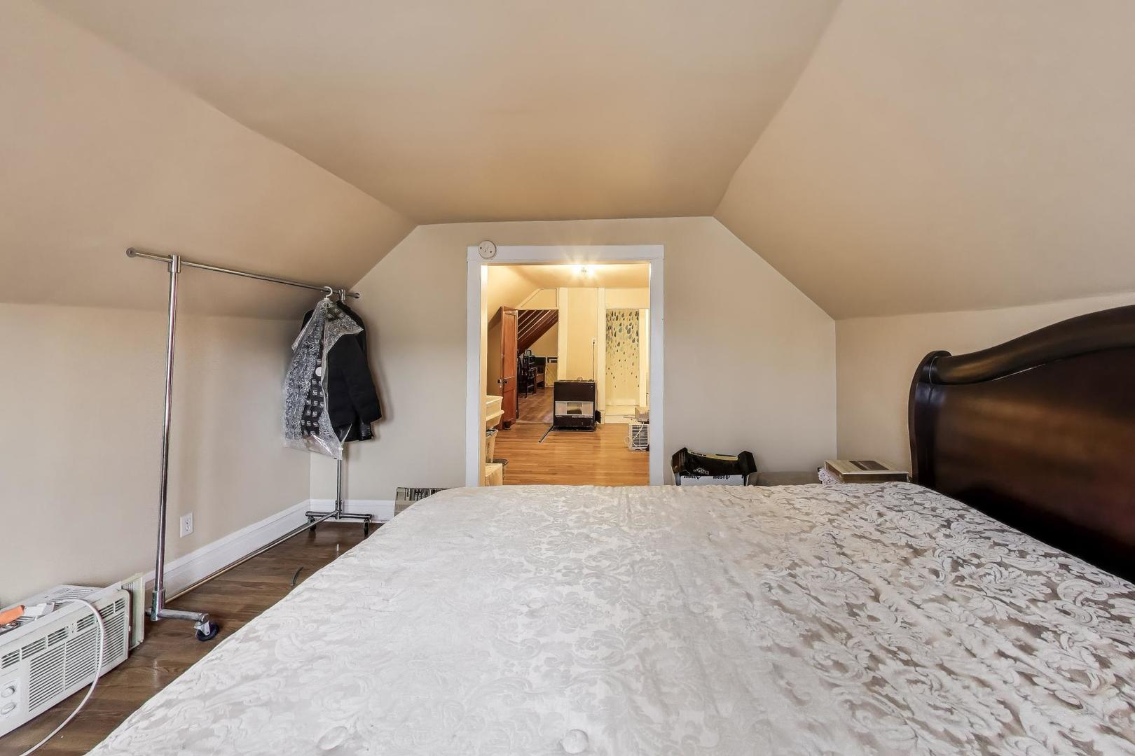 3634 W Dickens Avenue, Chicago, IL 60647