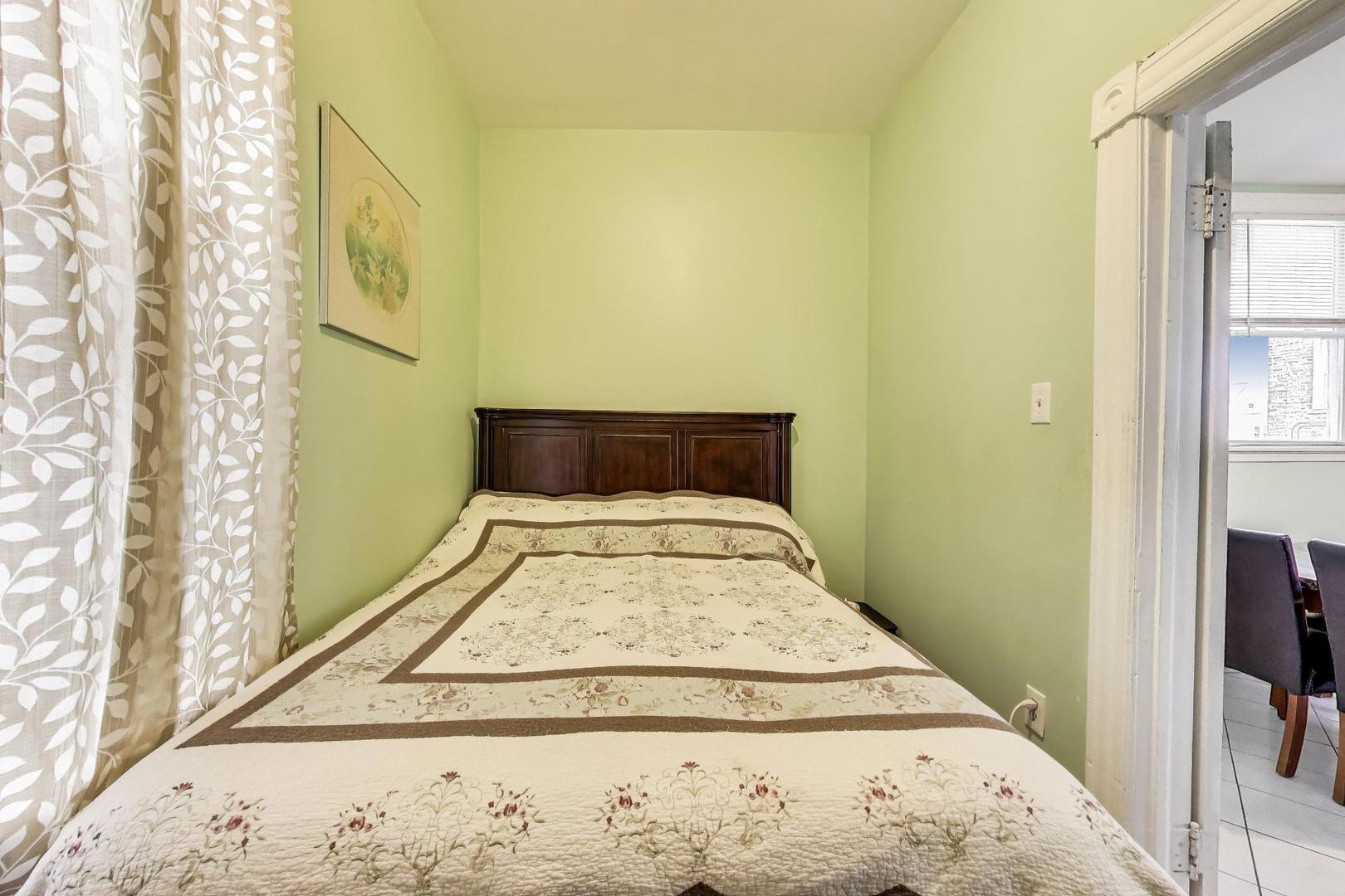 3634 W Dickens Avenue, Chicago, IL 60647