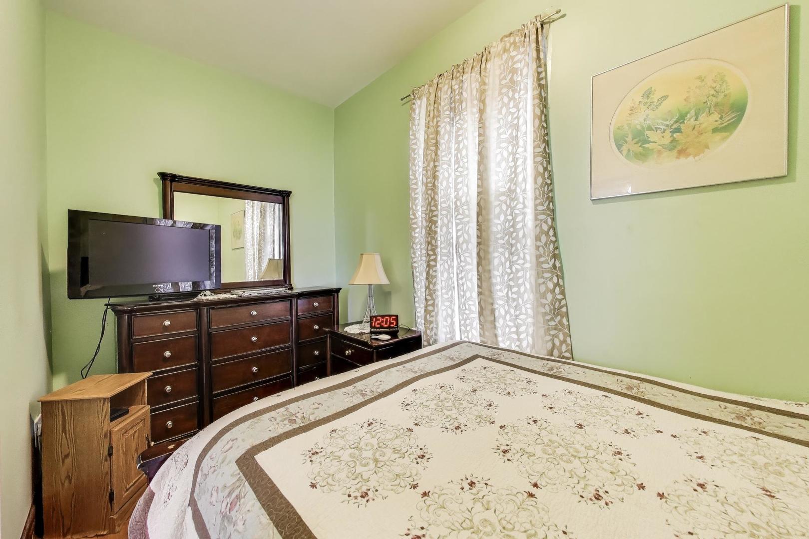 3634 W Dickens Avenue, Chicago, IL 60647