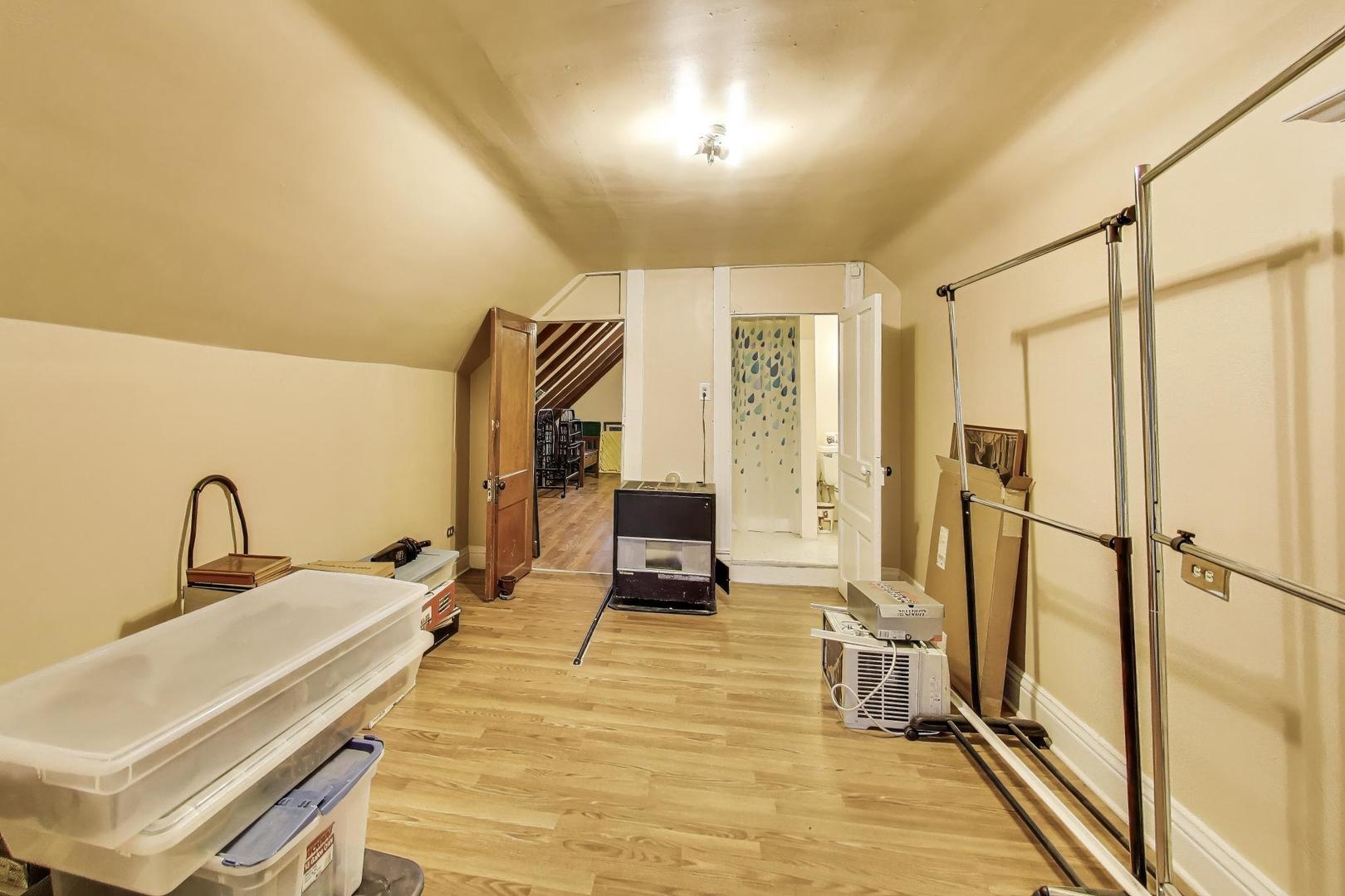 3634 W Dickens Avenue, Chicago, IL 60647