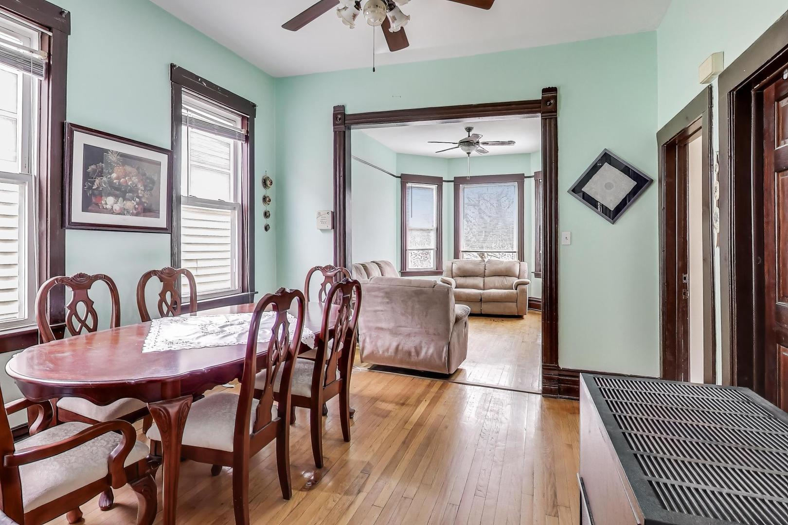 3634 W Dickens Avenue, Chicago, IL 60647