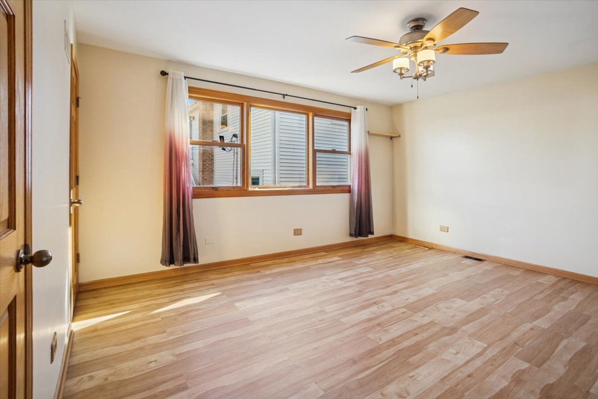 1820 W Thornwood Lane, Mount Prospect, IL 60056